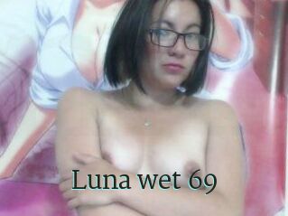 Luna_wet_69