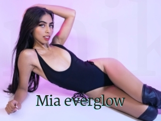 Mia_everglow